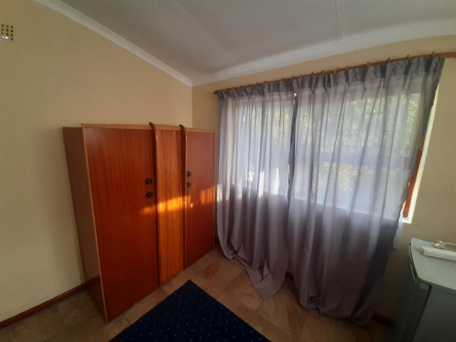 To Let 1 Bedroom Property for Rent in Oostersee Western Cape